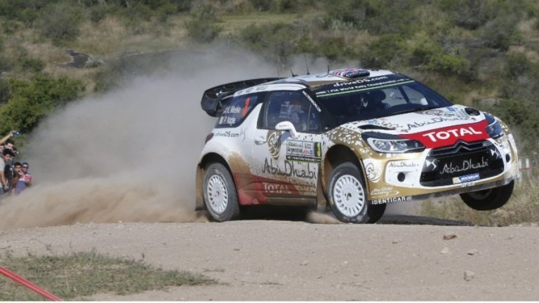 Κρις Μικ έγραψε ιστορία πανηγυρίζοντας την παρθενική του νίκη στο WRC